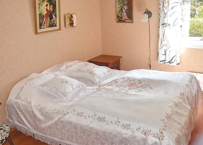 4 Person In Semesterbostad Selje